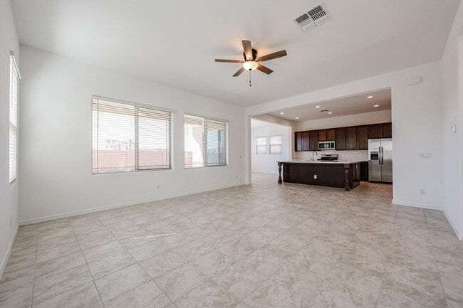 Building Photo - 7677 W Smoketree Dr