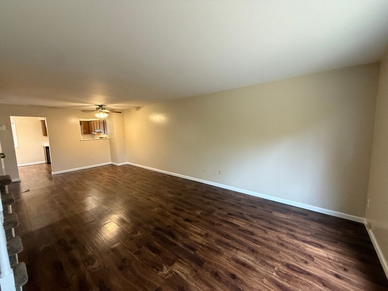 Building Photo - 5722 Bluebird Ct