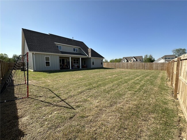Building Photo - 2705 S 20th Pl