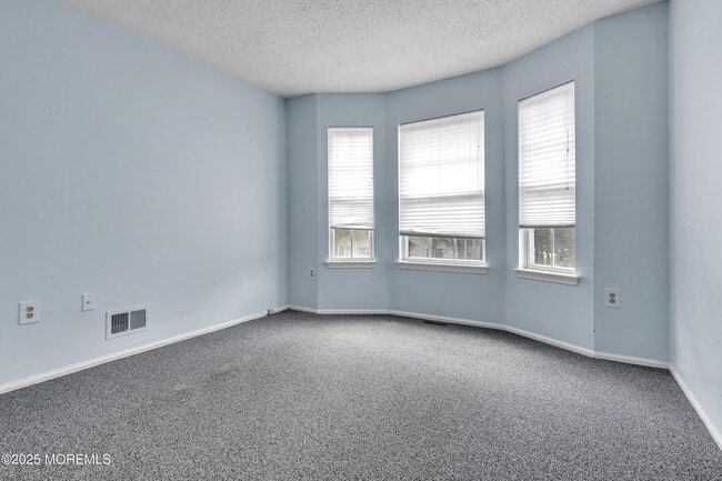 Building Photo - 2106 Grassy Hollow Dr