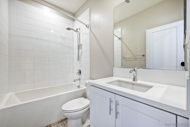 Building Photo - 16242 Camden Cir