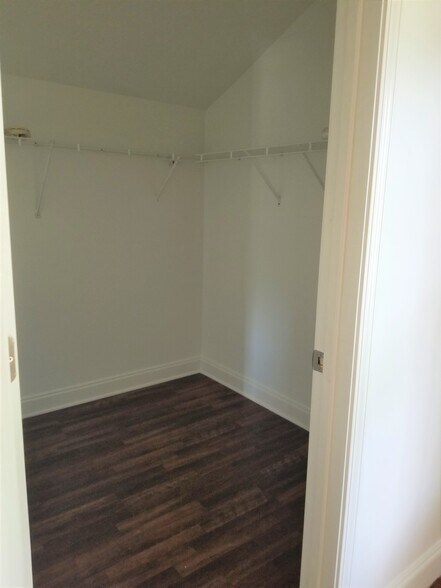 Building Photo - 12 N YMCA ST