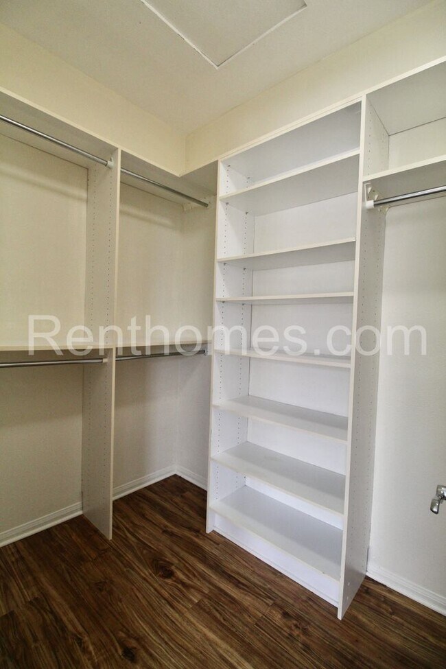 Building Photo - 2119 Palo Alto Dr