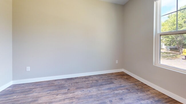 Building Photo - 203 Short St