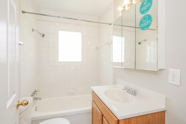 Building Photo - Bright Nashville Home with 4 Bedrooms