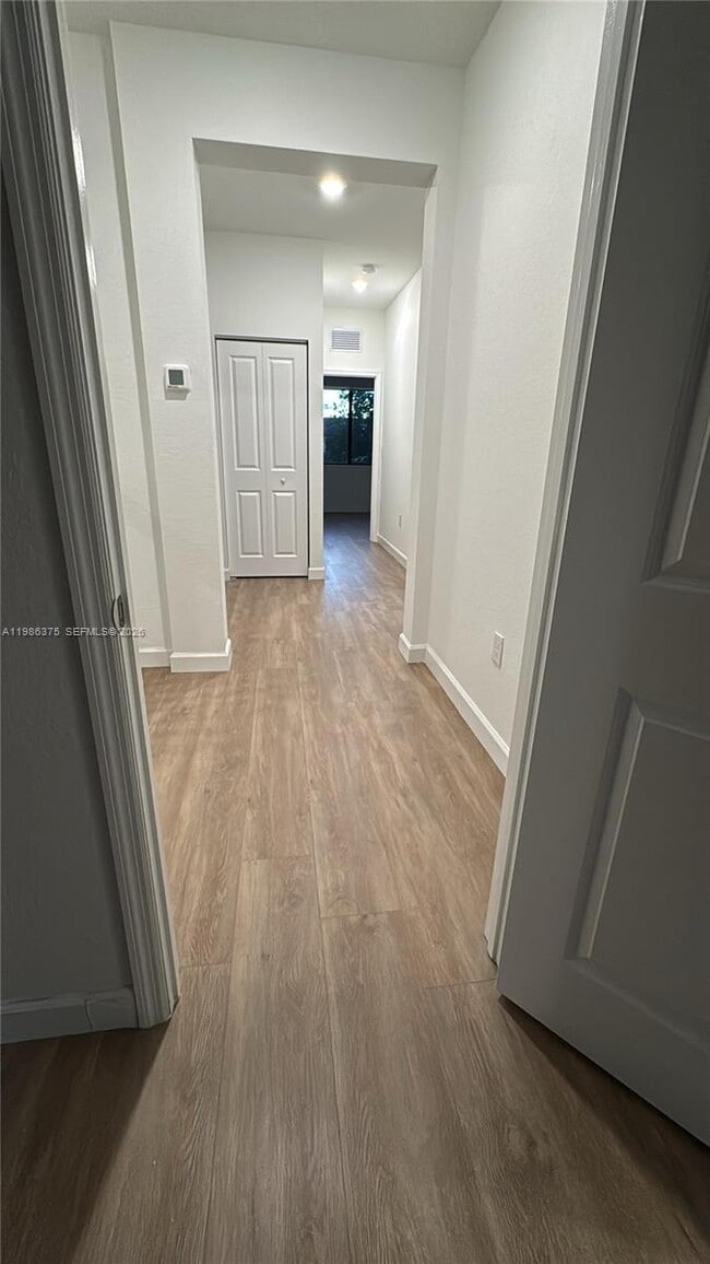 Building Photo - 20773 NE 5th Ct