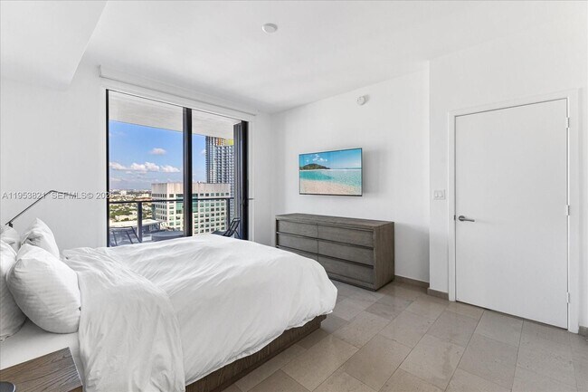 Building Photo - 88 SW 7th St