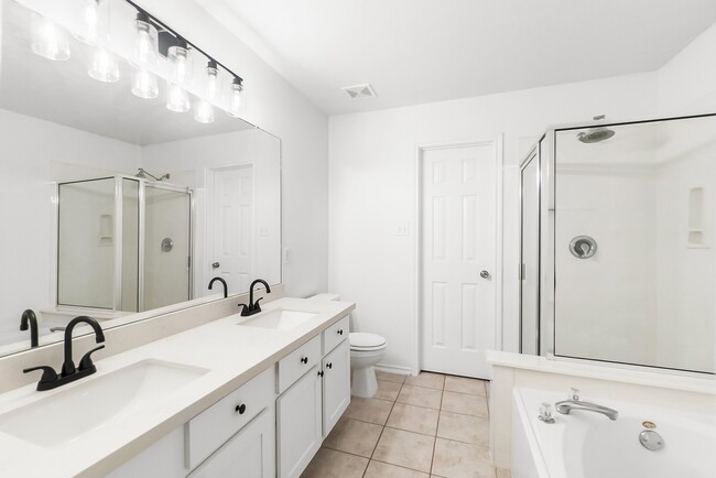 Building Photo - 302 Sentry Maple Pl