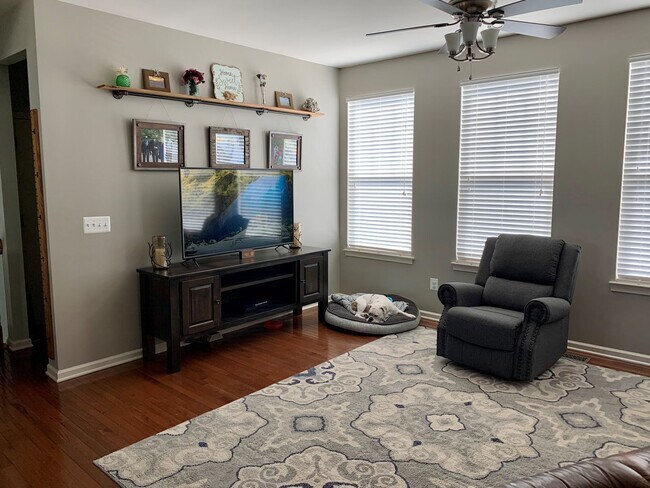 Building Photo - COLONIAL FORGE TOWNHOUSE - STAFFORD (END U...