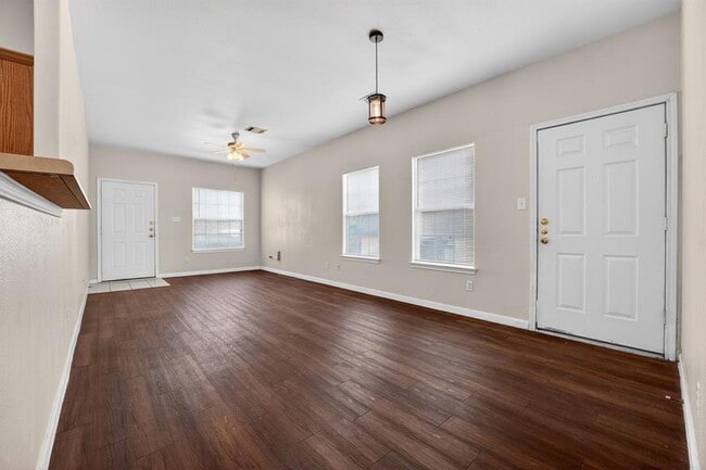 Building Photo - 2831 Southampton Way