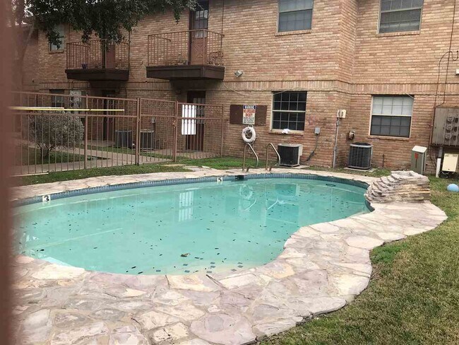 Building Photo - 201 Martingale