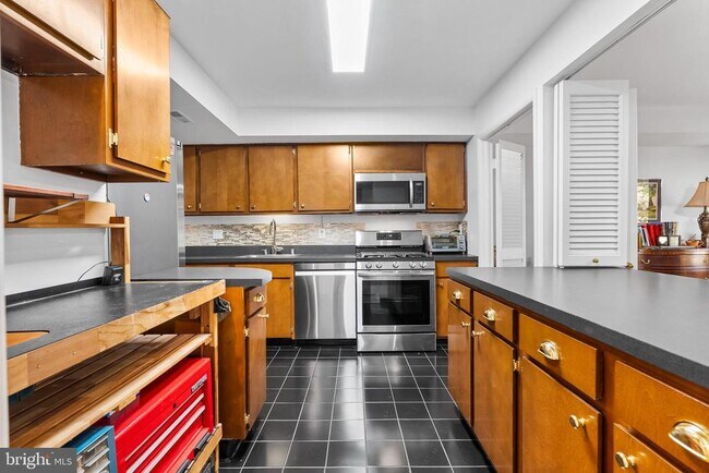 Building Photo - 110 Cross Keys Rd