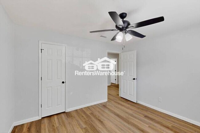Building Photo - READY FOR MOVE-IN, 3-BEDROOM, 2-BATH HOME ...