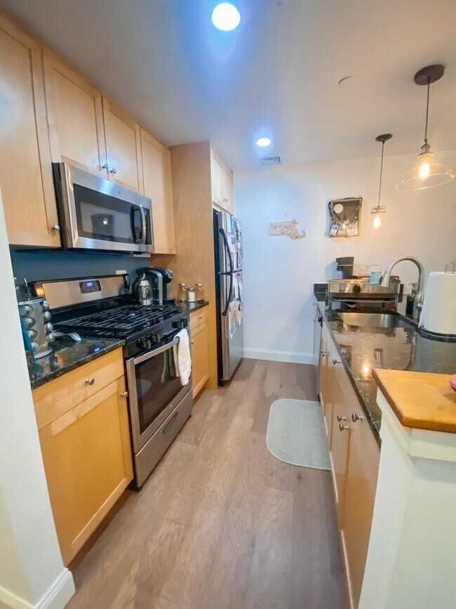 Building Photo - 121 Green St