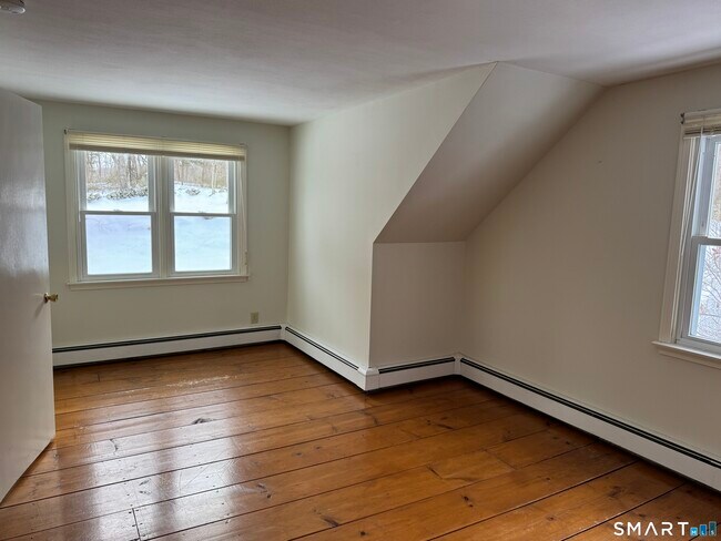 Building Photo - 10 Milton Rd