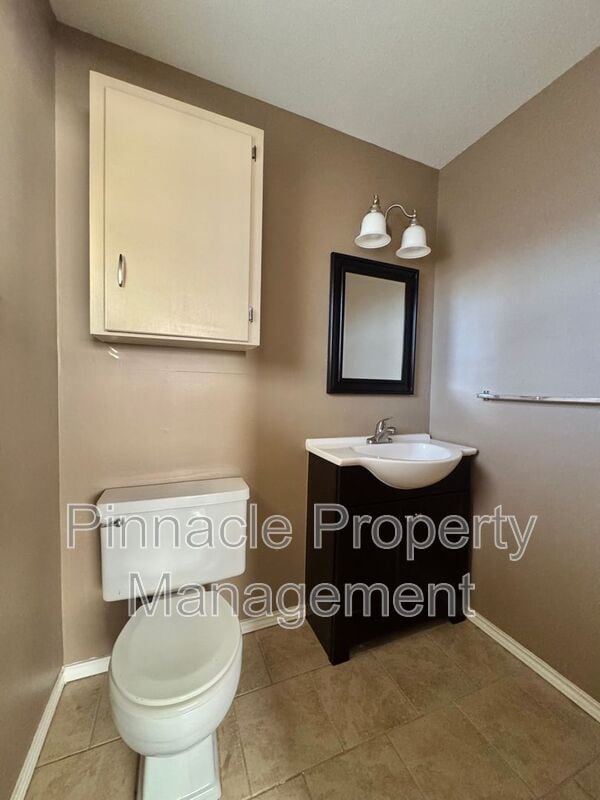 Building Photo - 247 Robin Hood Trail