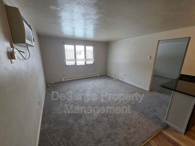 Building Photo - 404 Lunar Ln