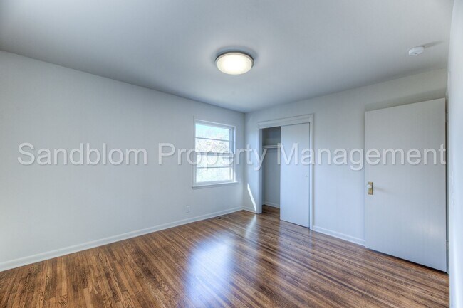 Building Photo - 4012 S Toledo Ave