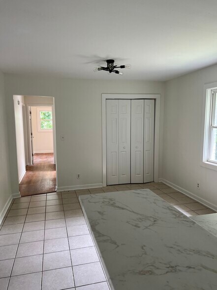 Building Photo - 4454 Roberta Cir