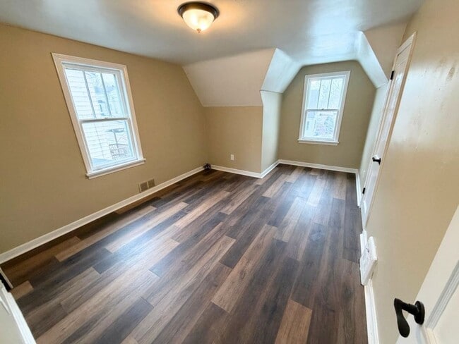 Building Photo - VIDEO WALK THROUGH Two Bedroom Home in an Excellent Neighborhood