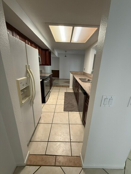 Building Photo - 1010 E Washington Ave