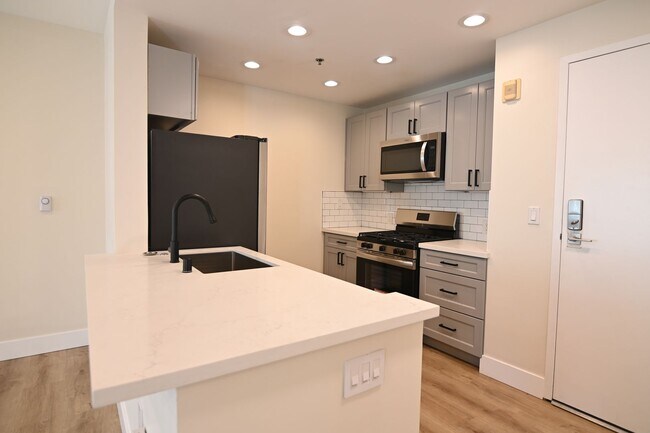 Primary Photo - 1401 Jackson St