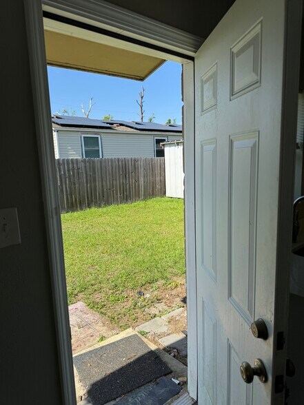 Building Photo - 5207 Lee Dr