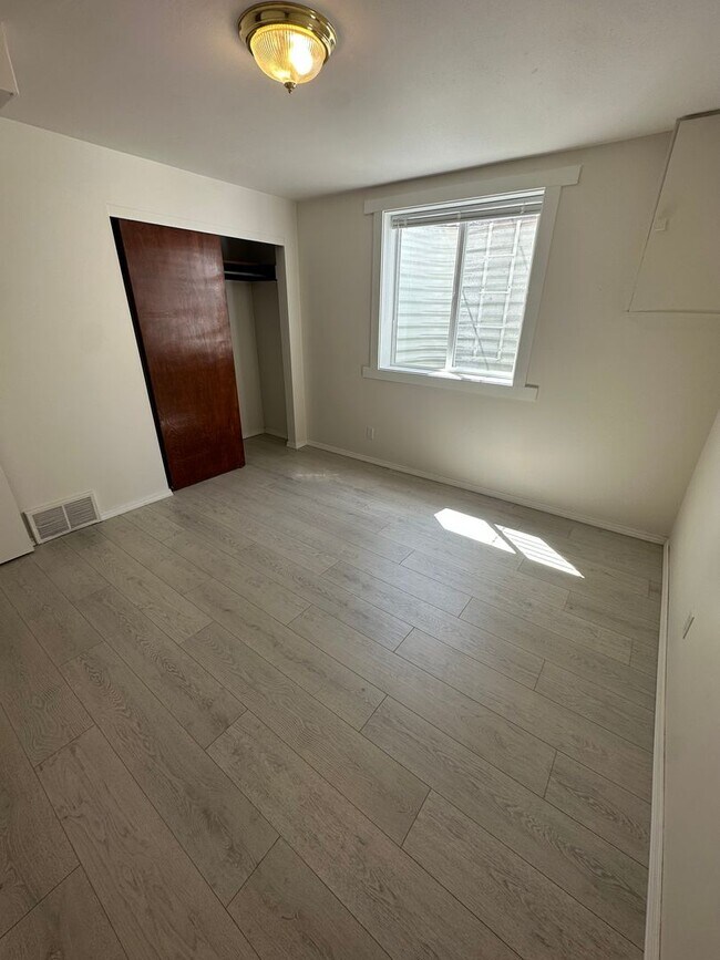 Building Photo - 1367