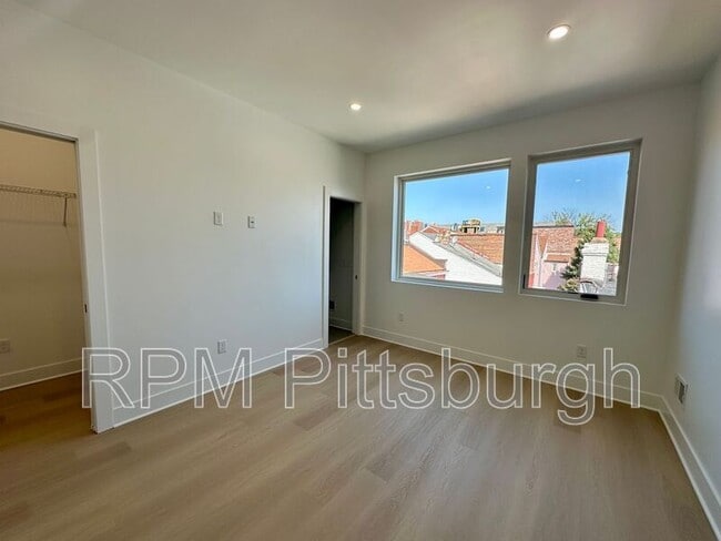 Building Photo - 1407 Sarah St