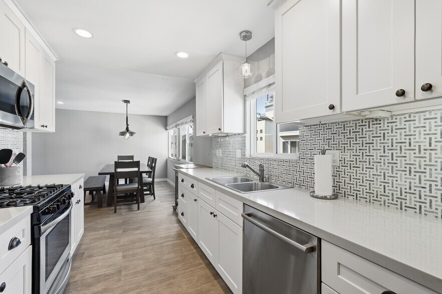 Building Photo - 116 5th Pl