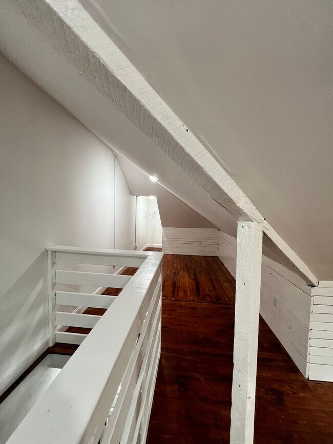 Building Photo - 31 N Poplar St