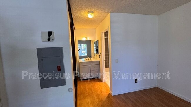 Building Photo - 10935 Summerdale Way