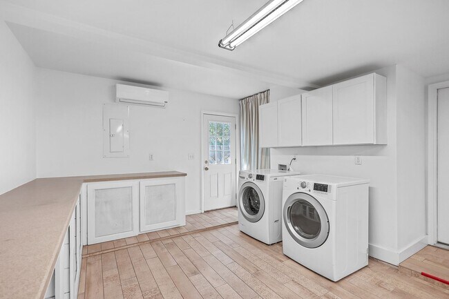 Building Photo - West Point Home - Minutes from IOP!