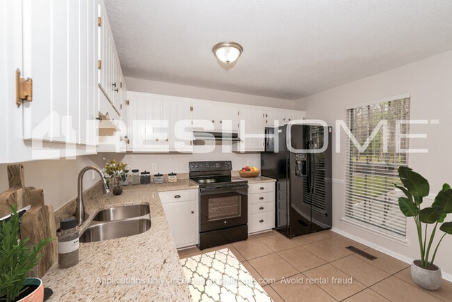 Building Photo - 6870 Ridgewood Dr