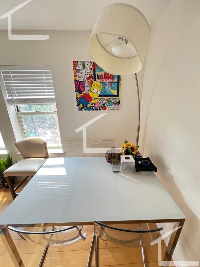 Building Photo - Great 1 bedroom condo available NOW - Northeastern