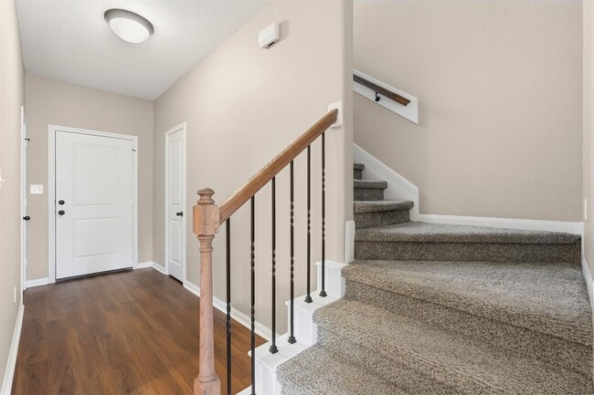 Building Photo - 112 Artesian Way