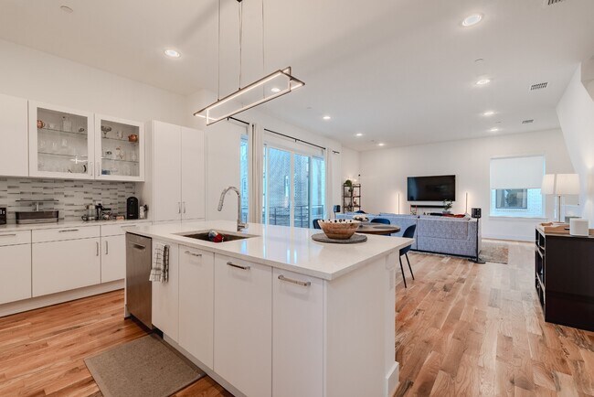 Building Photo - 3 Bed 3 Bath Townhome - Gated Community & Downtown Views! Lower Greenville area
