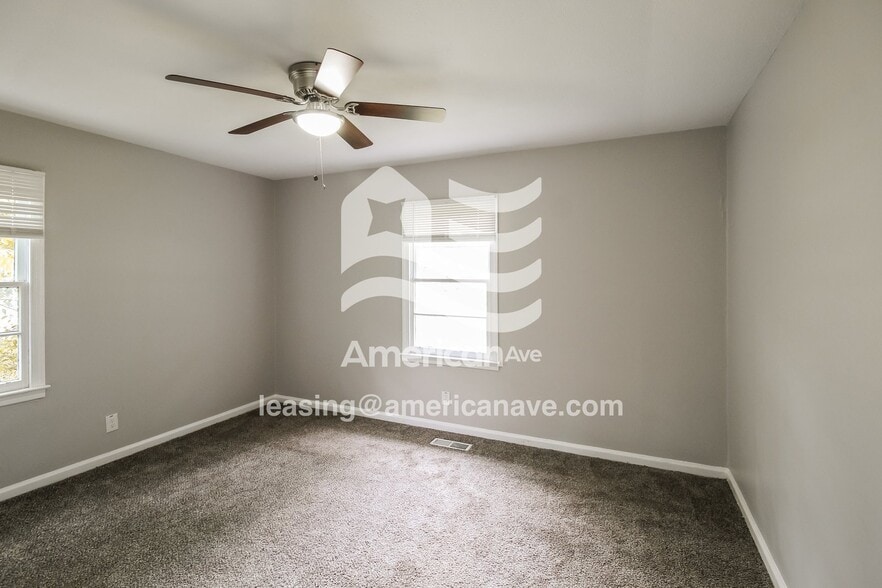 Building Photo - 1061 55th St