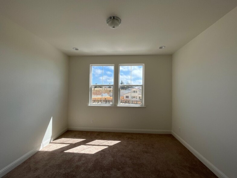 BR2 - 499 Russell Way