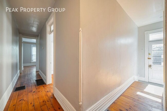 Building Photo - 243 1/2 W. Third Avenue-