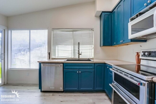 Building Photo - Beautiful 3Bdm 2Ba Home in Oceanside!