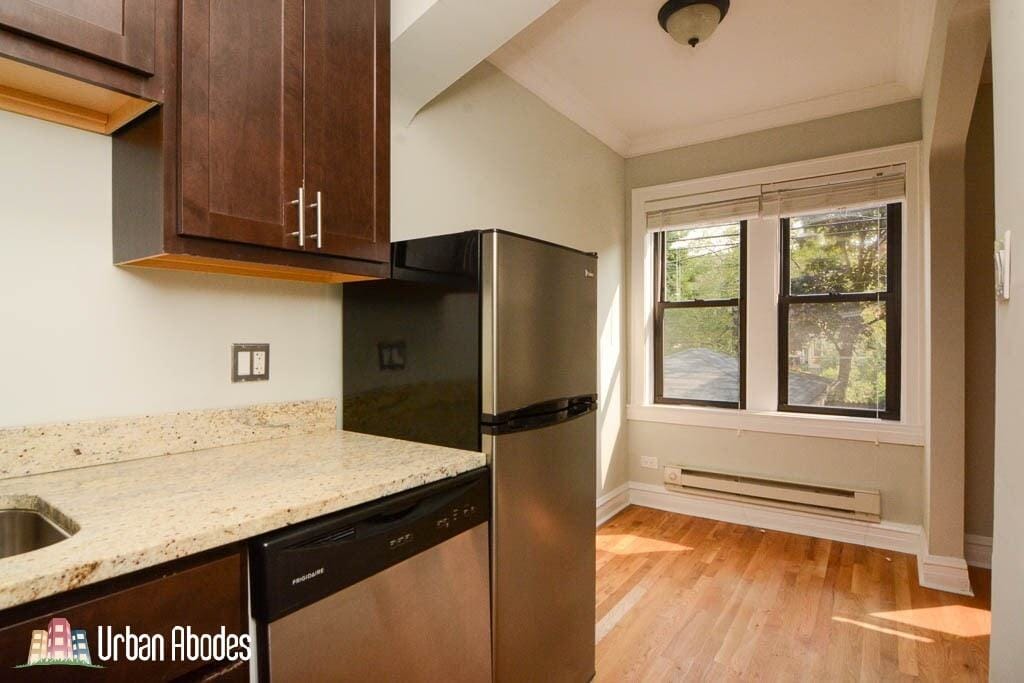 Building Photo - 4735 N Hermitage Ave