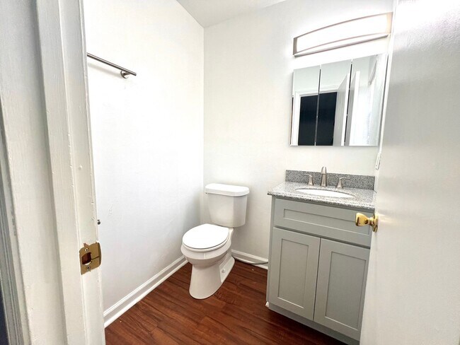 Building Photo - Super house on large private lot