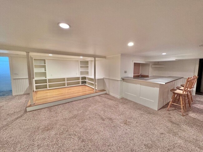 Building Photo - Beautiful Home in Portsmouth!| Showings No...