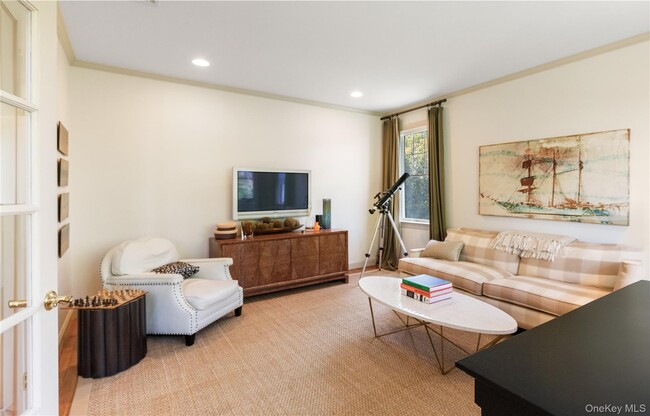 Building Photo - 7 Stillwaters Ln