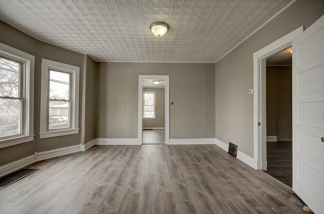 Building Photo - 306 Lime St