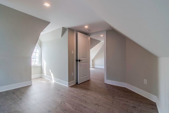 Building Photo - Downtown Milford Year Round Rental - Unfur...