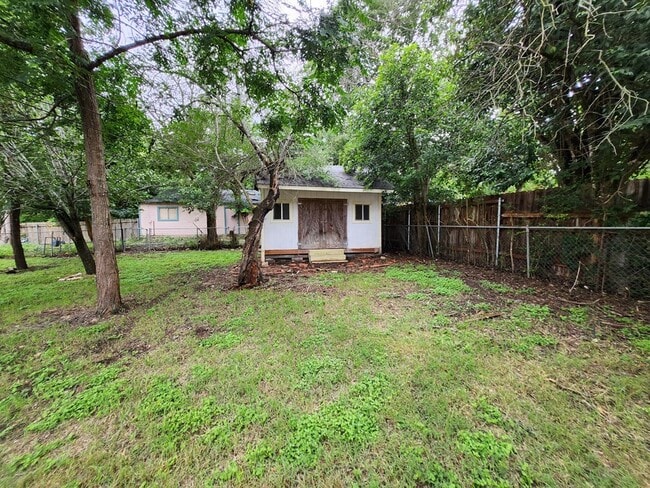 Building Photo - 913 Prescott St