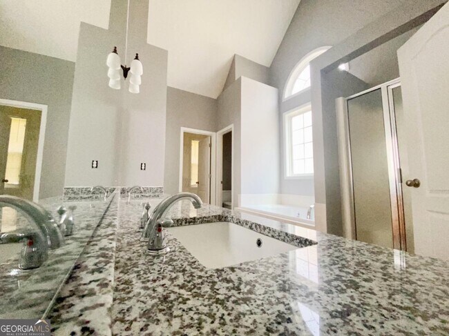 Building Photo - 675 Millbrook Villa Dr