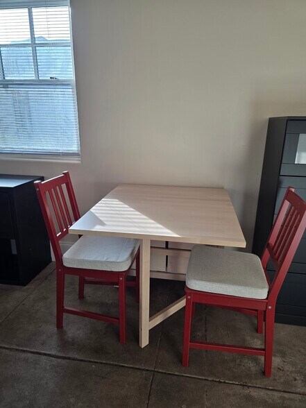 Building Photo - 1049 N Jacobus Ave